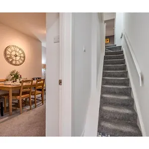Ravenhill Apartment