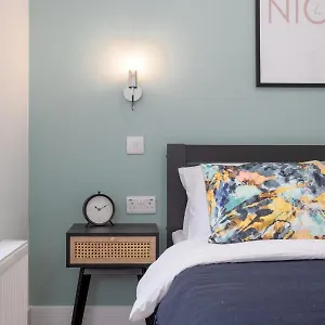 Avenue Apartment